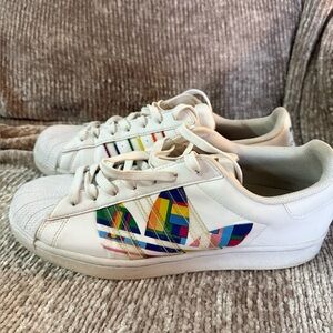 ADIDAS Superstar Pride Love Unites Sneakers White Rainbow GZ7968 Men's 11 EUC